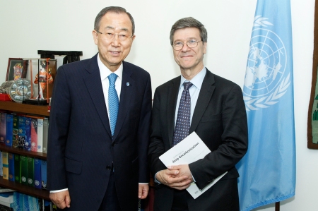 Ban Ki-moon und Jeffrey Sachs im Jahr 2014, UN Photo/Paulo Filgueiras